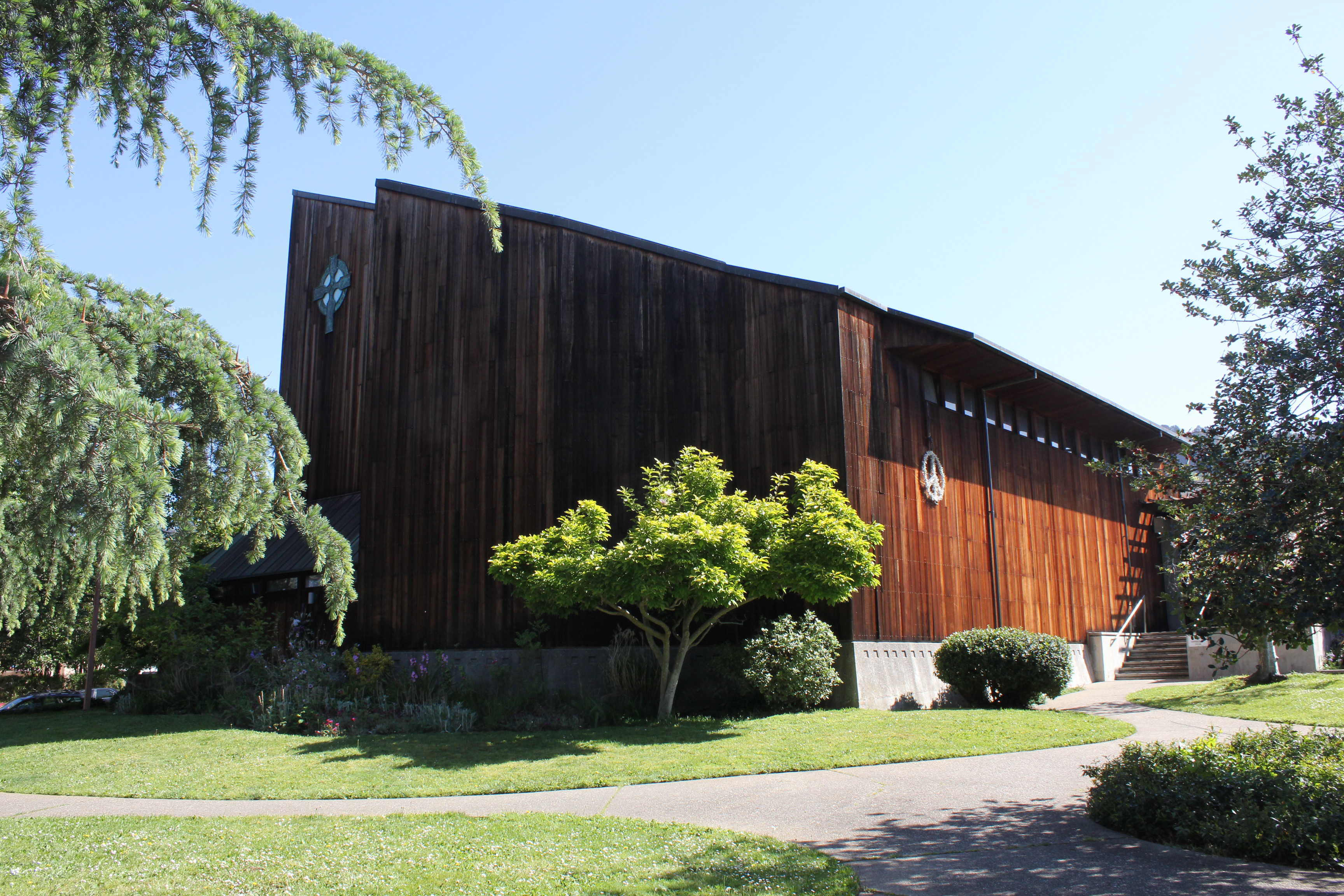 Through God’s guidance, the prompting of the Holy Spirit and the example of Jesus Christ, we at St. John’s feel called to serve God locally, nationally and globally. We are also a church that takes leadership on peace and justice issues, the More Light movement for LGBTQ Christians, and programs for the homeless.
St. John’s is a true presence in Berkeley, socially, educationally, artistically, and spiritually committed to our community. More than three dozen community groups gather at our facility for meetings, concerts and banquets. Combined with regular church activities, it virtually makes St. John’s an all-day, everyday operation. READ MORE